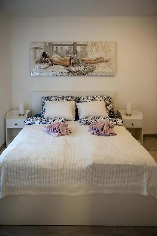 Apartment Montona 0*, Pula